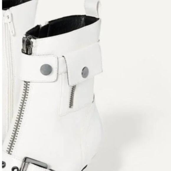 NEW Wild Pair Moonbeam Buckle Booties 8M White Crinkle Pointed Toe Kitten Heel - Picture 4 of 5